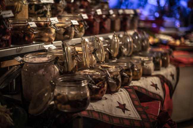 Ca 36 sorter sill- & makrill på egna recept